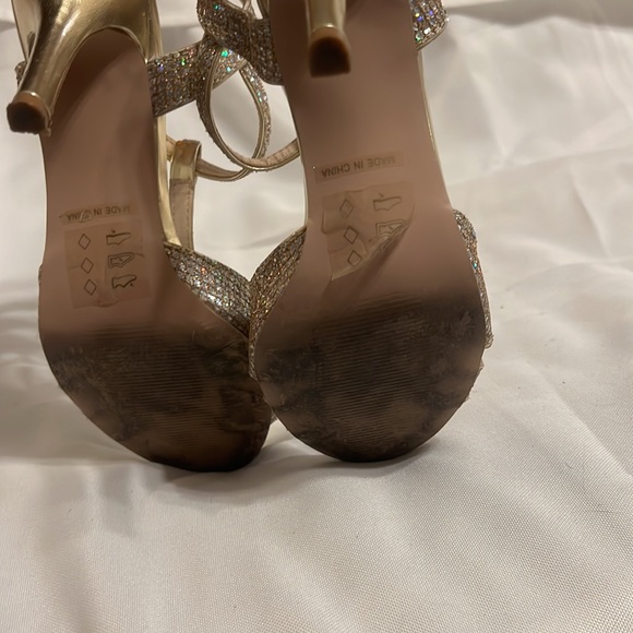 David’s bridal golden heels - Picture 4 of 7